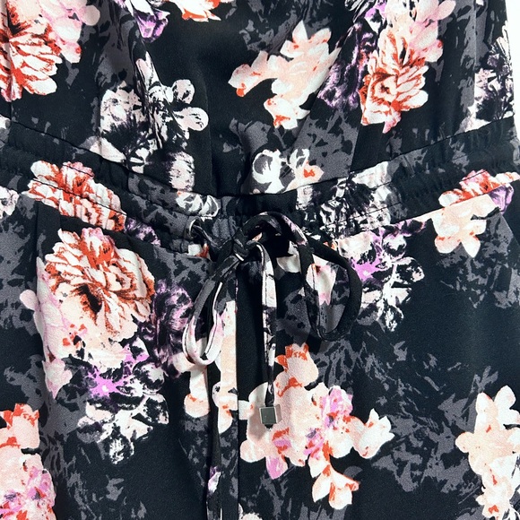 Dynamite Floral Romper - Picture 5 of 6